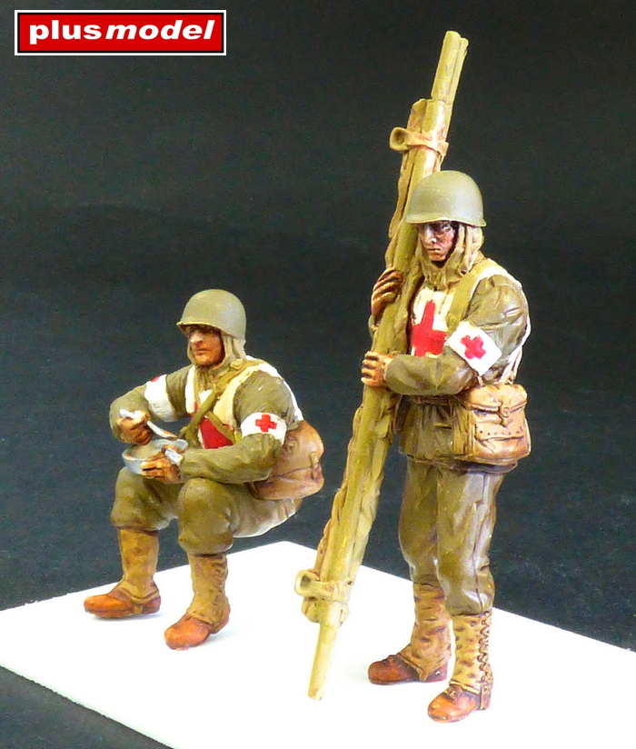Plus Model 1/35 US Soldiers WWII Orderlies