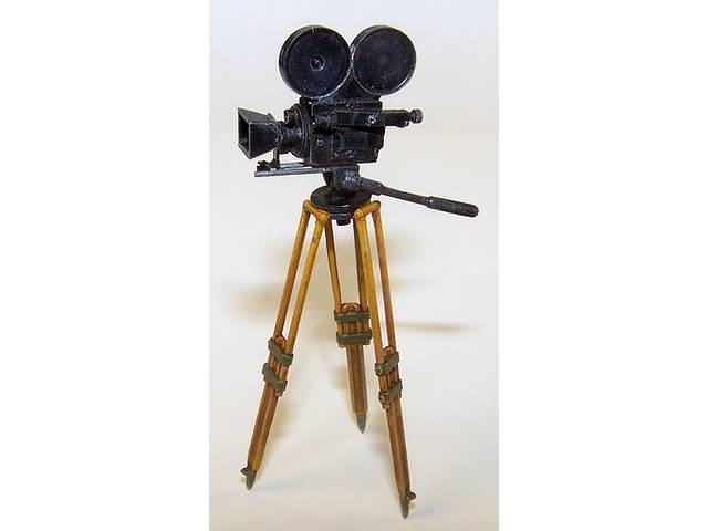 Plus Model 1/35 Camera Easy Line