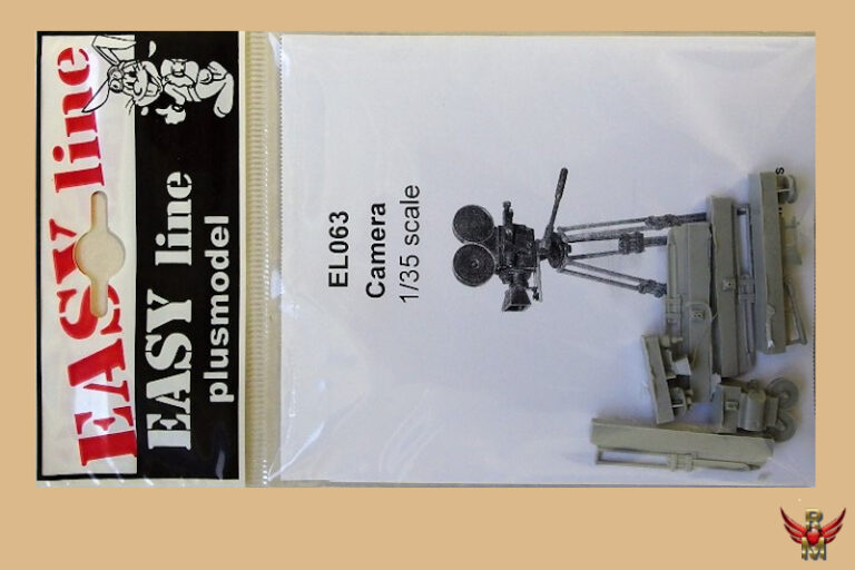Plus Model 1/35 Camera (Easy Line)