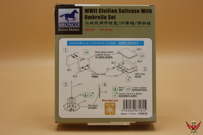 Bronco Models 1/35 WWII Civilian Suitcase with Umbrella set
