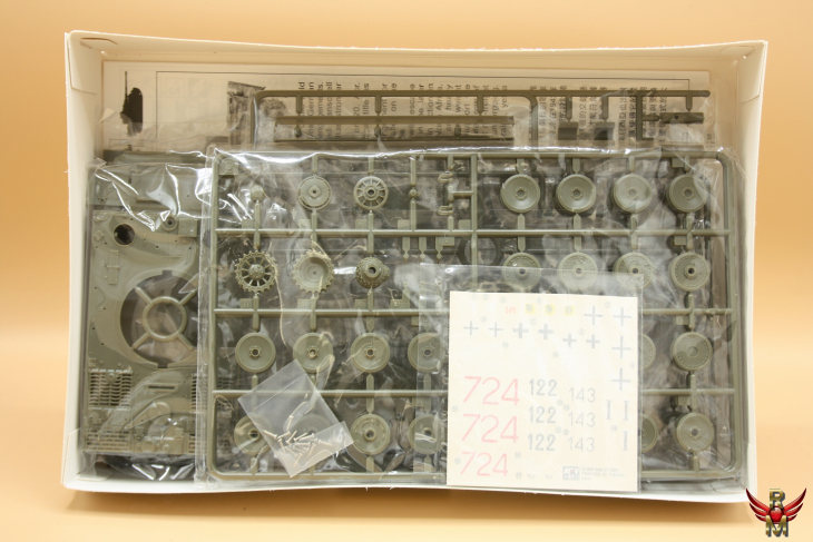 AFV Club 1/48 Panzerkampfwagen VI Ausf E Sd Kfz 181 TIGER I