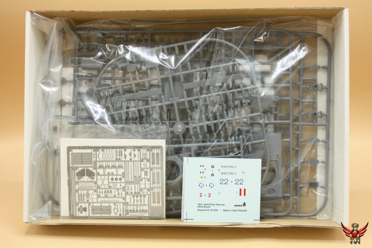 Eduard 1/72 US M4A3 76W Sherman ProfiPack