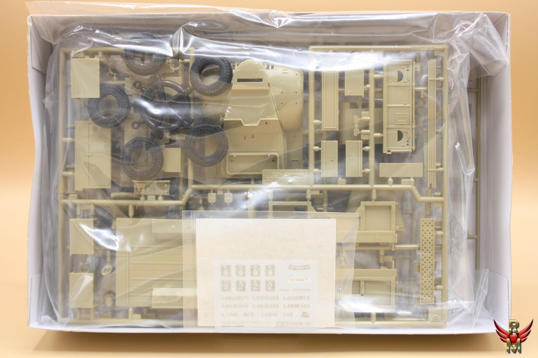 Tamiya 1/35 British LRDG Command Car North Africa with 7 figures