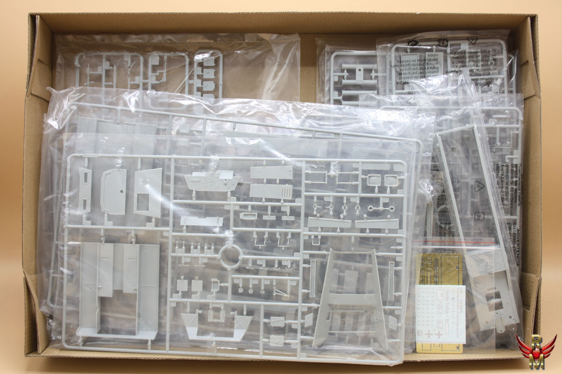 Bronco Models 1/35 15cm Panzerwerfer 42 Zehnling auf sWS
