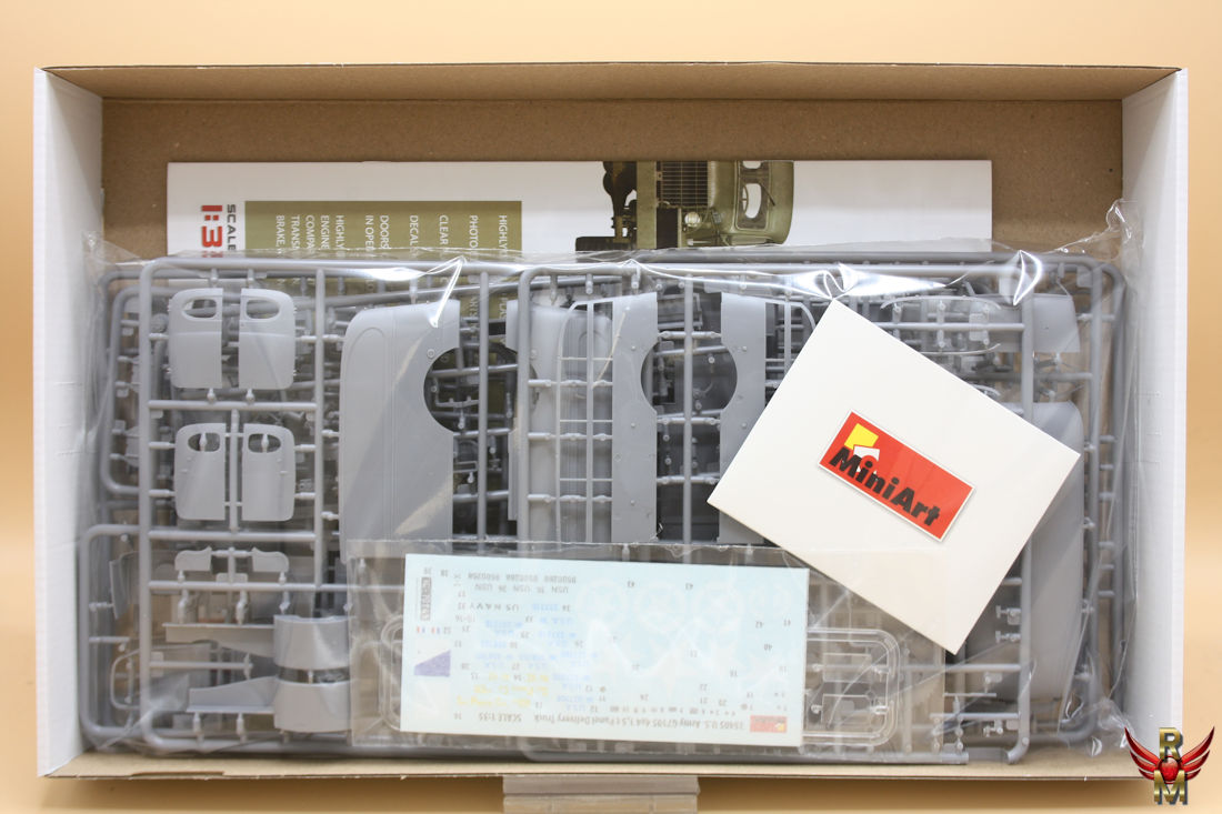 MiniArt 1/35 US Army G7105 4x4 1,5 t Panel Van