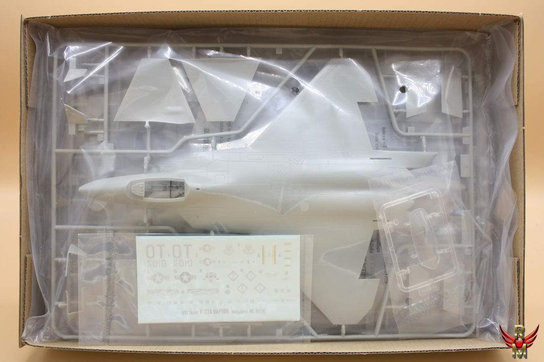 HobbyBoss 1/72 F-22 Raptor