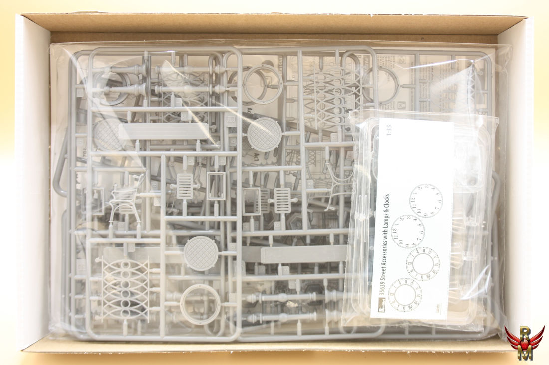 MiniArt 1/35 Street Accessories with Lamps and Clocks