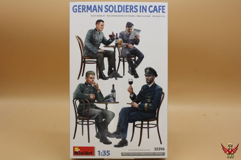 MiniArt 1/35 German Soldiers in Cafe