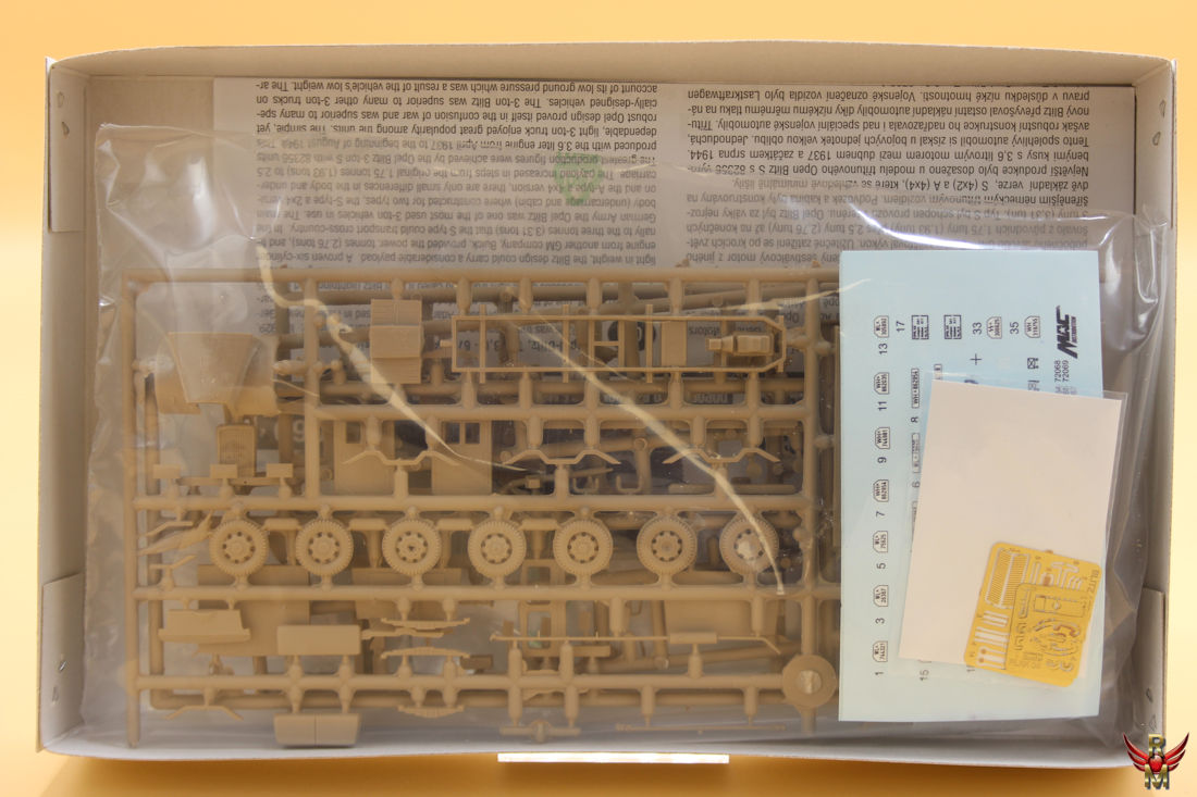 MAC Distribution 1/72 German 3t AA Vehicle with Armoured Cab and Flak 38