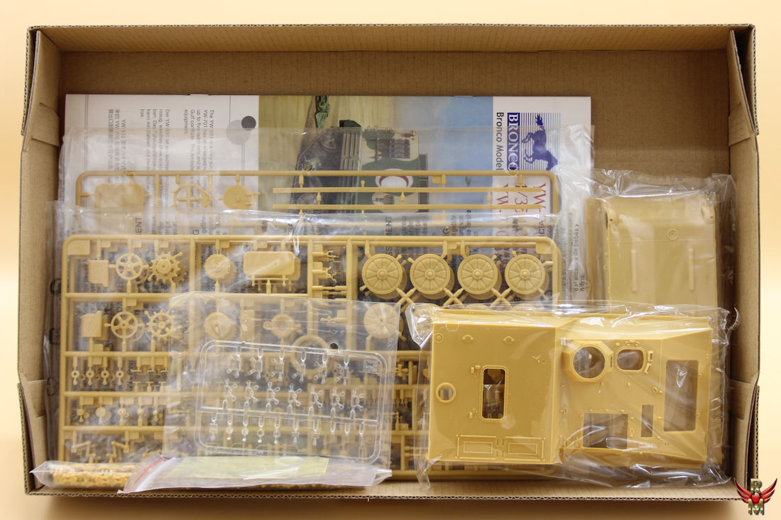Bronco Models 1/35 YW-750 Armored Ambulance