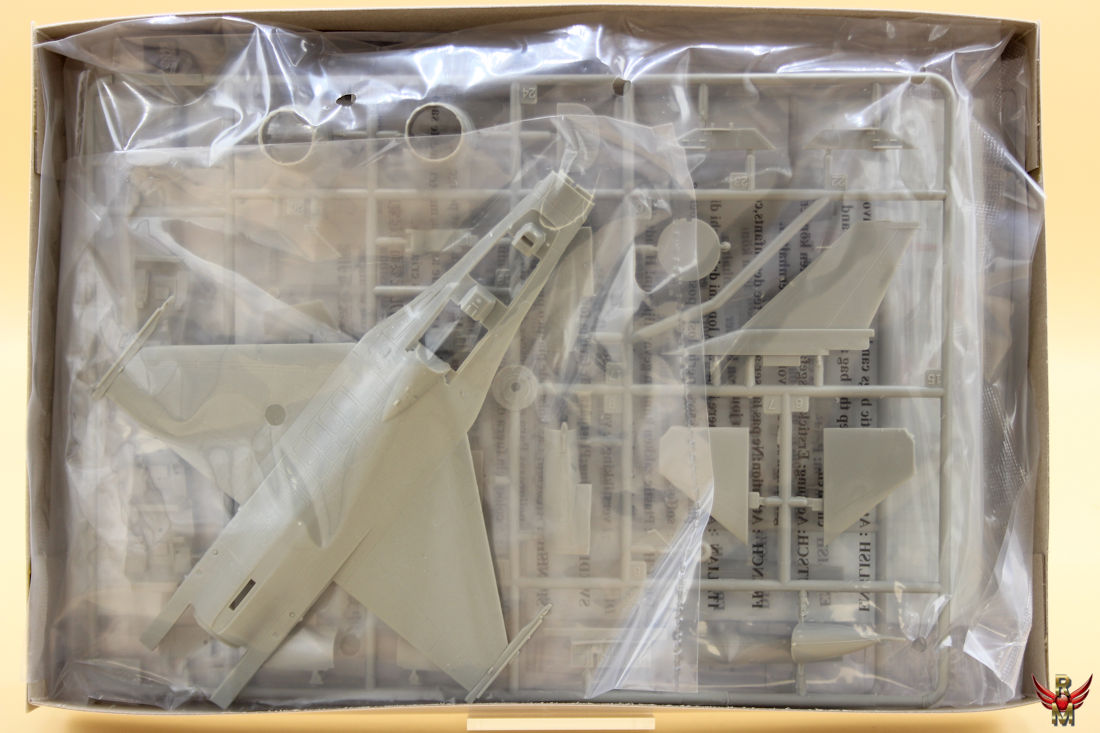 HobbyBoss 1/72 F-16D Fighting Falcon