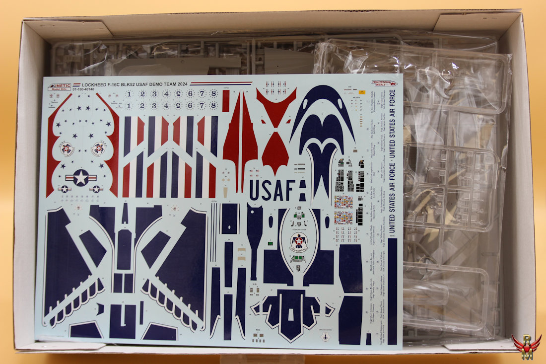 Kinetic 1/48 F-16D Thunderbirds GOLD