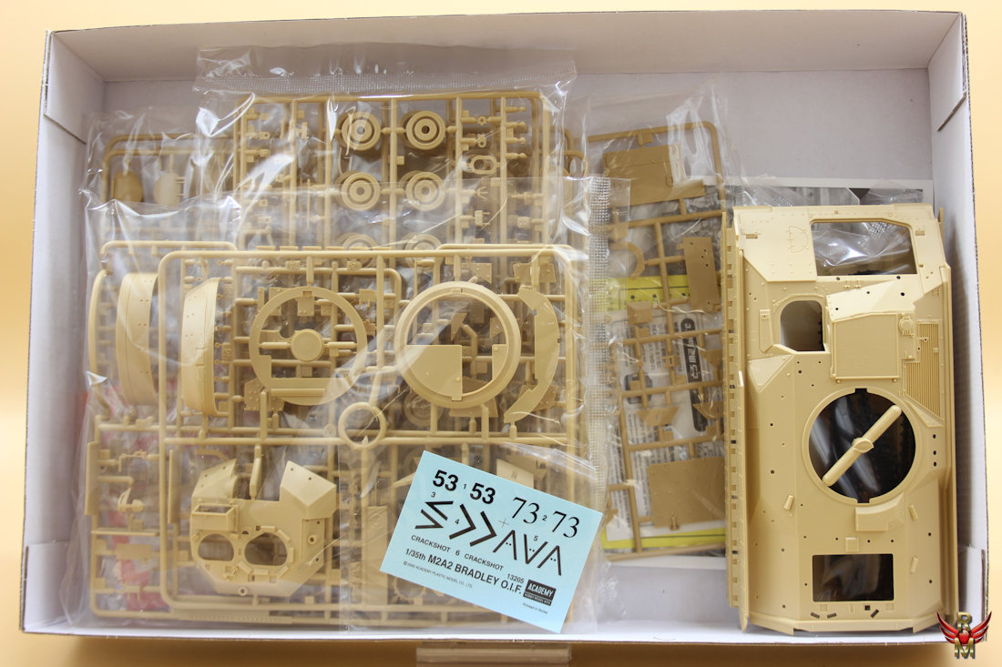 Academy 1/35 M2A2 Bradley Iraq 2003